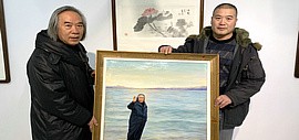 好峰尽在此境中——油画家李金玺创作霍春阳海边漫步写实油画