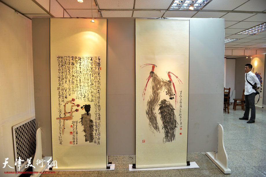 “一派天真—云南画家阳平康花鸟画展”5月19日在天津人民美术出版社美术馆举行。图为画展展出的作品。