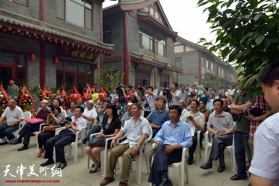 “梦现故乡—赵忠仁水墨山水艺术展”青州开幕，图为开幕式会场。