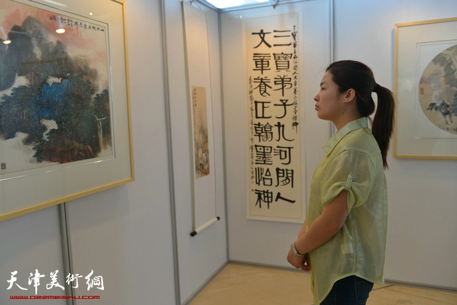 水墨·月动—赵士英今晚书画名家精品展开幕，图为画展现场。