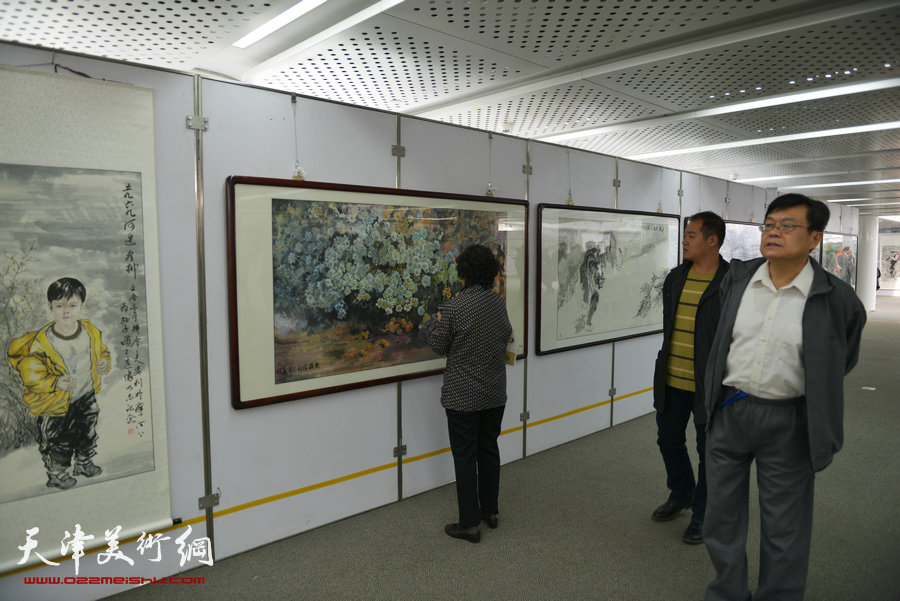 徐胜利中国画作品展10月18日在泰达图书馆展出，图为画展现场。