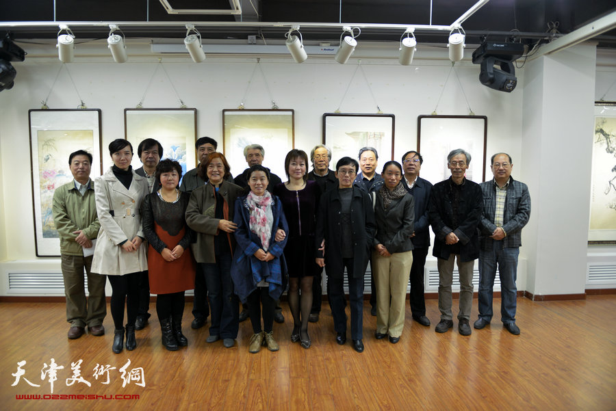 在水一方·当代女画家工笔画精品展19日在鸿德美术馆开幕。