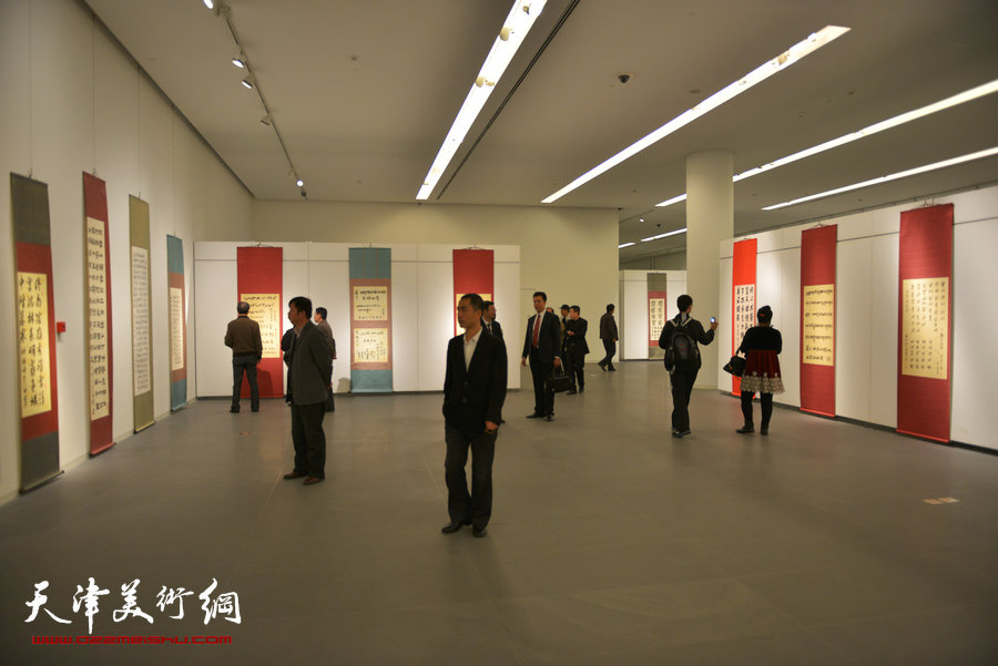 王冠峰百种书法作品展11月1日在天津美术馆开幕，图为书展现场。