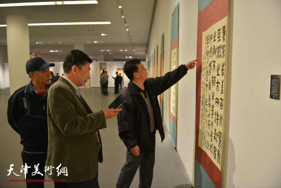 王冠峰百种书法作品展11月1日在天津美术馆开幕，图为书展现场。