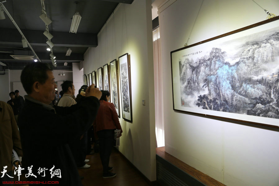 溪山风骨—郭金标山水画展11月1日在鸿德艺术馆举办，图为画展现场