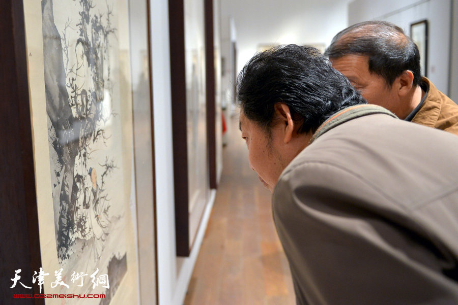 “守望经典”书画精品大展应邀再度延期，图为画展现场。