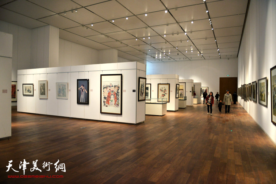 “守望经典”书画精品大展应邀再度延期，图为画展现场。