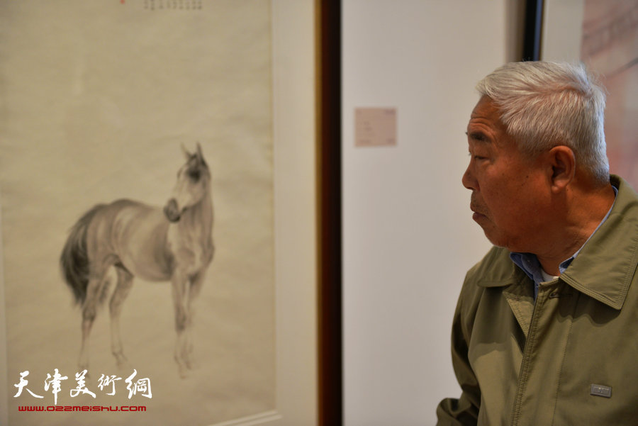 “守望经典”书画精品大展应邀再度延期，图为画展现场。 