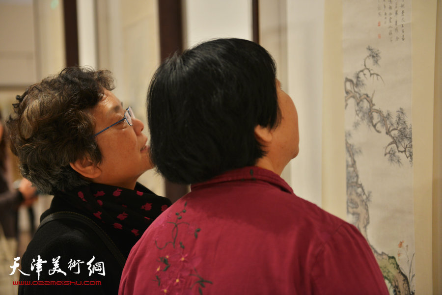 “守望经典”书画精品大展应邀再度延期，图为画展现场。 