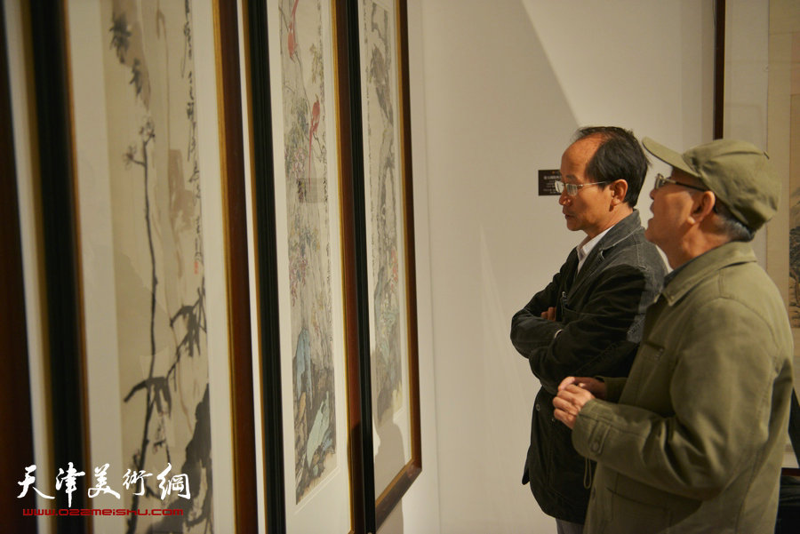 “守望经典”书画精品大展应邀再度延期，图为画展现场。 