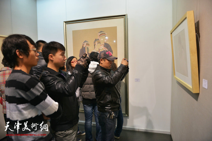 风晴·师范—天津美院国画系青年教师作品展开幕，图为展览现场。