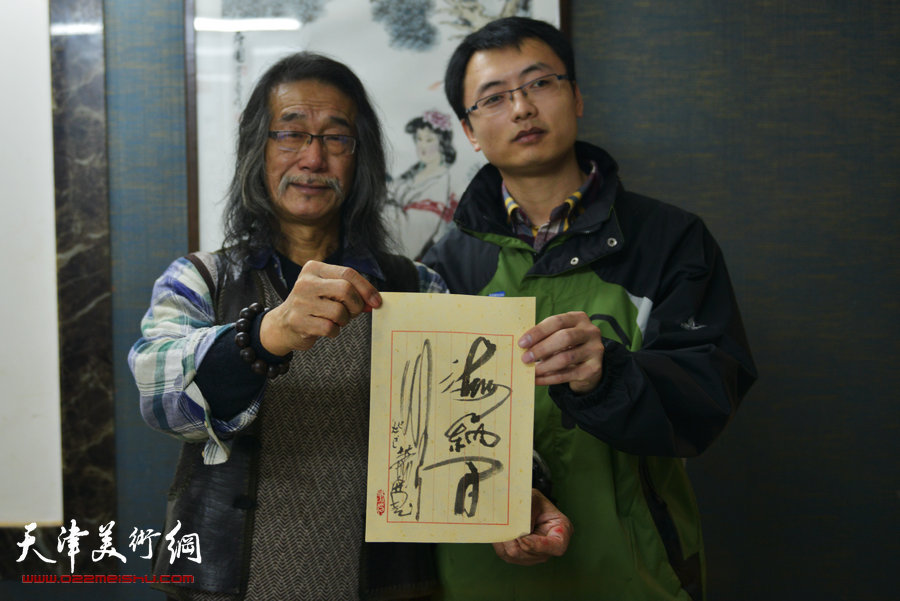 “白庚延山水画艺术研讨会”15日在蓝海大厦举行，图为萧宽、杨颖在研讨会现场。