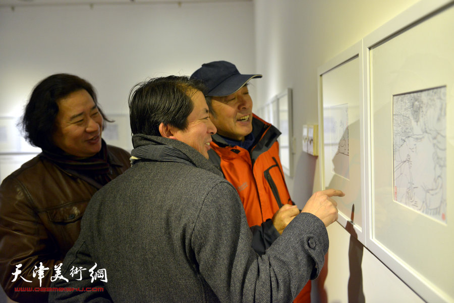 尚金凯“都市寻梦”城市艺术沙龙展在梅江国际艺术馆展出，图为杨东风、宋家褆、李建有在画展上。