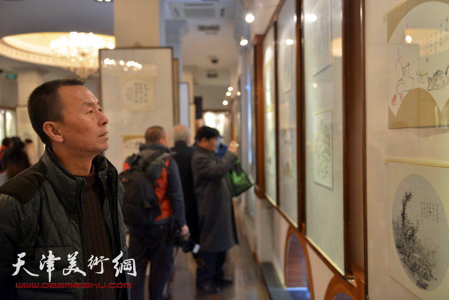 “顾志新师生书画印艺术展”元月3日在意风区开幕，图为展览现场。