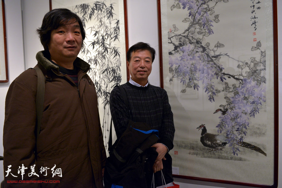 “津门画语”津门书画院第四届年展1月7日开幕，图为杨建国、翟洪涛在画展上。