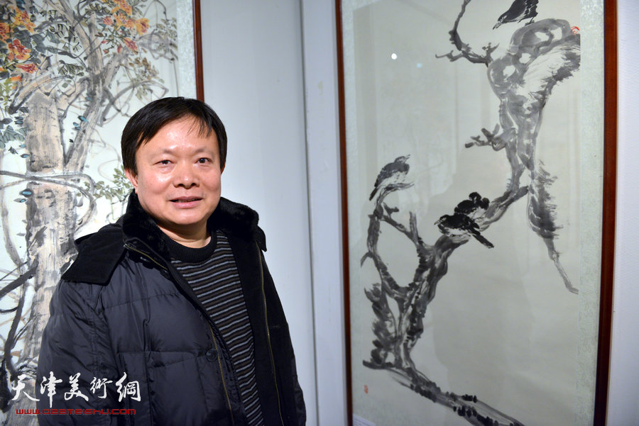 “津门画语”津门书画院第四届年展1月7日开幕，图为于振豹在画展上。