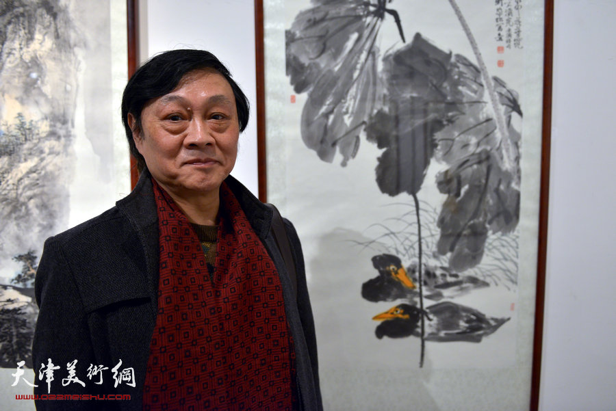 “津门画语”津门书画院第四届年展1月7日开幕，图为琚俊雄在画展上。