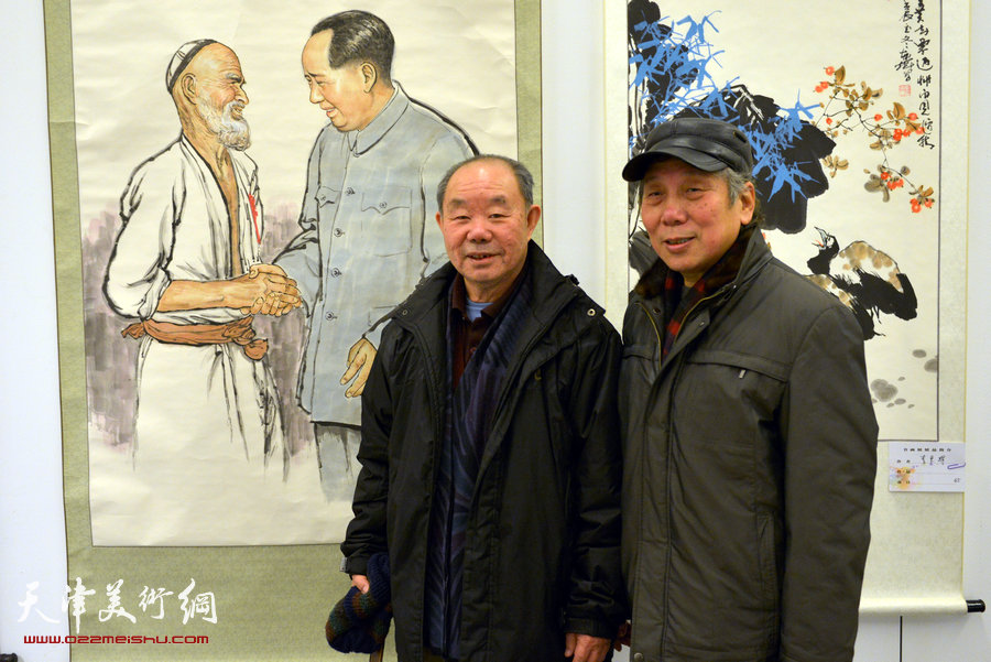 骏驰迎春—2014·天津市政协历届委员书画作品展，图为杩连月、董嘉田在画展上。