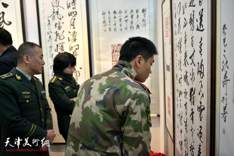 “鱼水情”迎新春书画展在北辰书画院举办，图为画展现场。