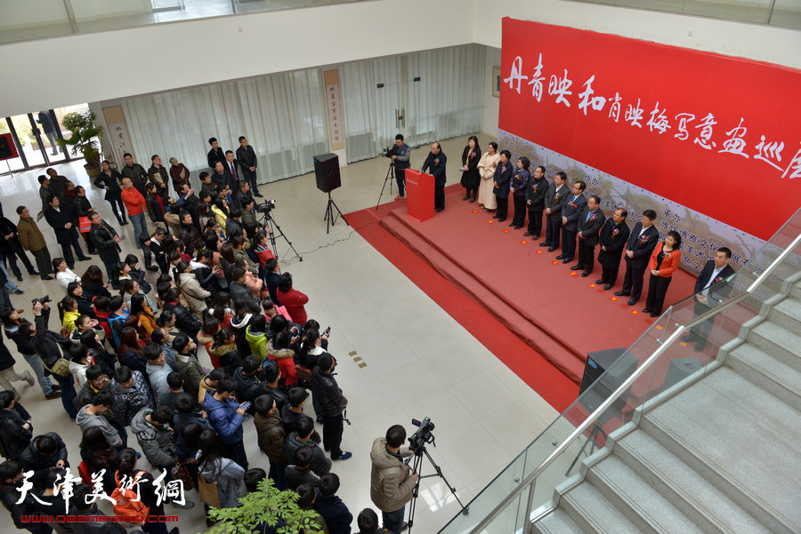 百花迎春—肖映梅写意画展在郭味蕖美术馆开幕，图为开幕仪式现场。