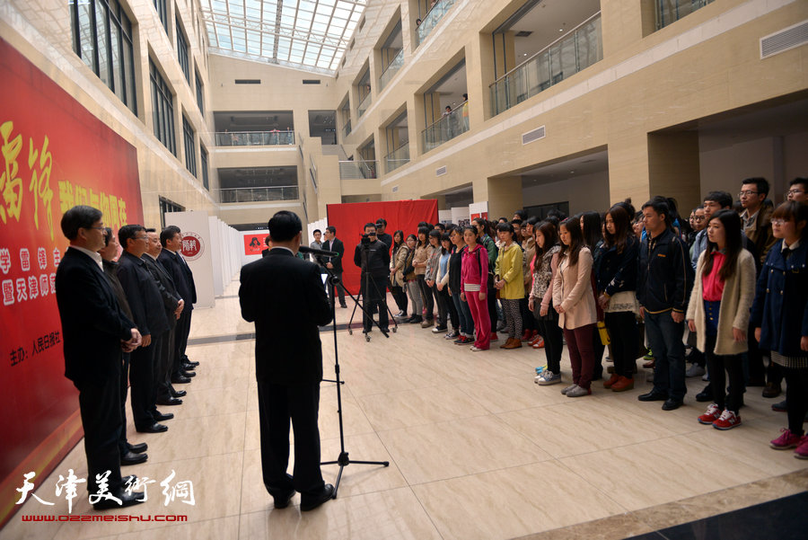 “雷锋·我们与你同在”主题作品展开幕，图为开幕仪式现场。