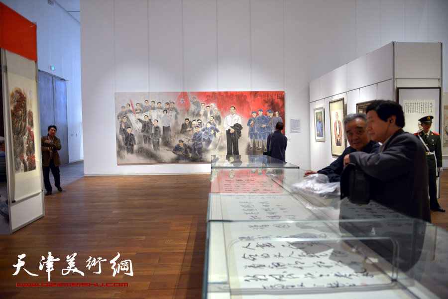 “大地之子——梁斌文学艺术展”4月16日在天津美术馆开幕。图为展览现场。