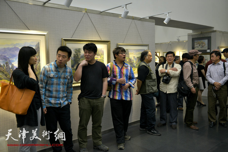 “陈重武、李宗儒水彩风景画作品展”5月1日开幕。图为画展现场。