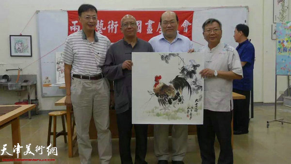 贾文辉与台东大学杨义清教授。