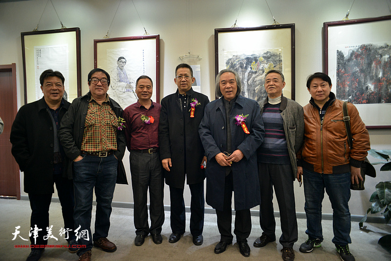 霍春阳、李毅峰、邢立宏、马明、卢贵友、主云龙、李庆林在六人展现场。