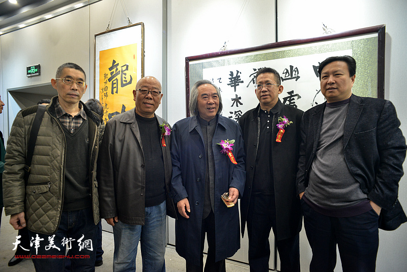 霍春阳、李毅峰、马俊卿、王连宏、梁学忠在六人展现场。