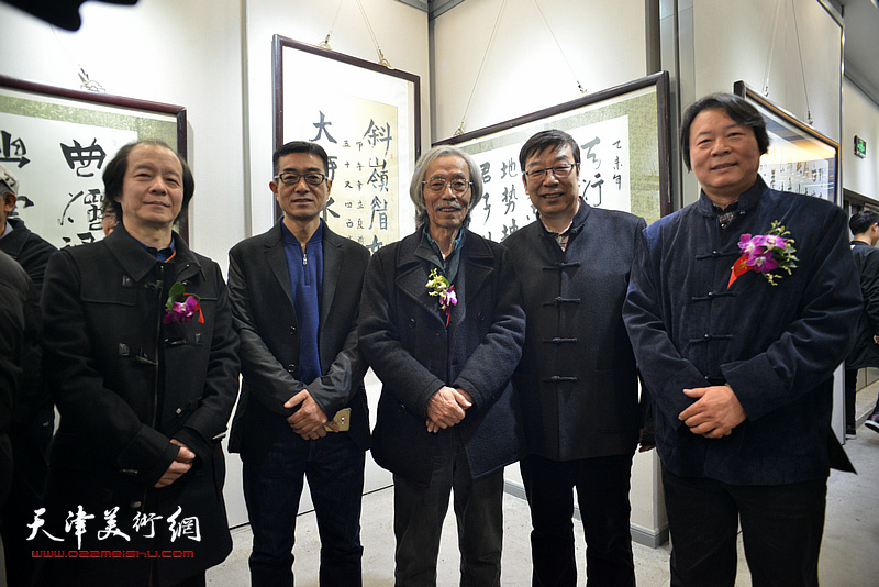 杨跃泉与姚景卿、时景林、王筌力、王维泉在六人展现场。