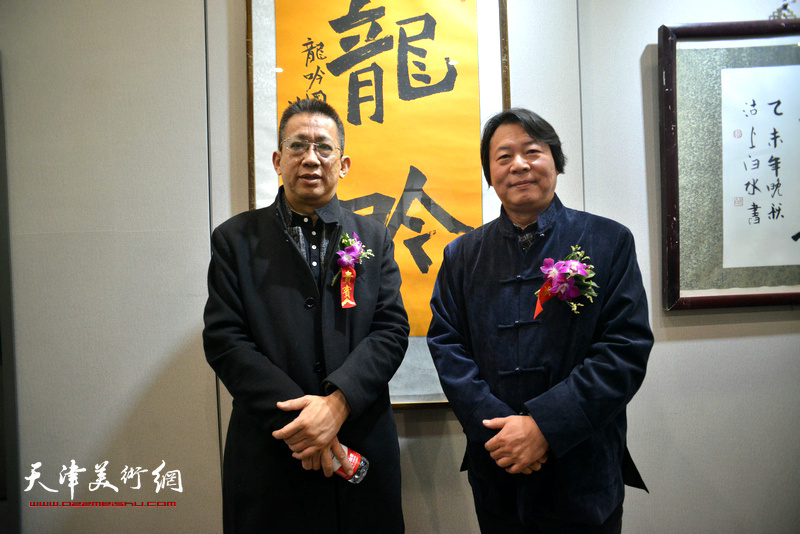 李毅峰、杨跃泉在六人展现场。