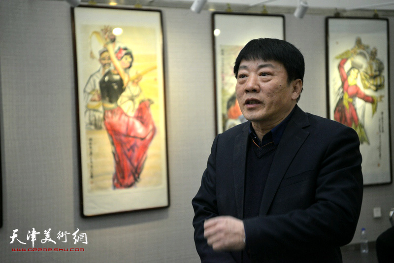 天津图书馆艺术展厅负责人、山水画家高原春致辞。