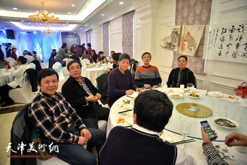 李根友、刘绍斌、李向群、臧志建在婚礼上。