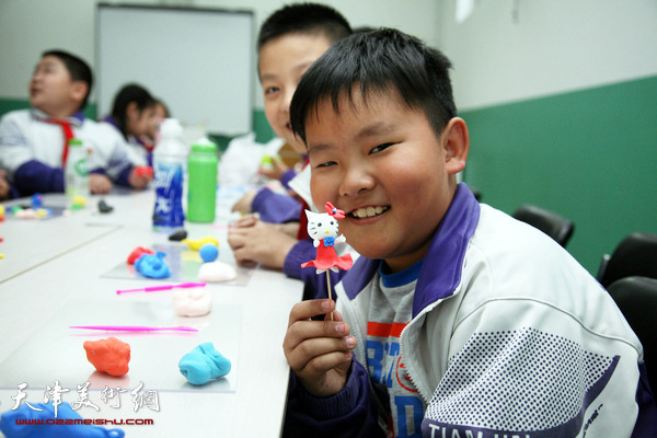 天津面塑艺术家刘芳走进小学课堂