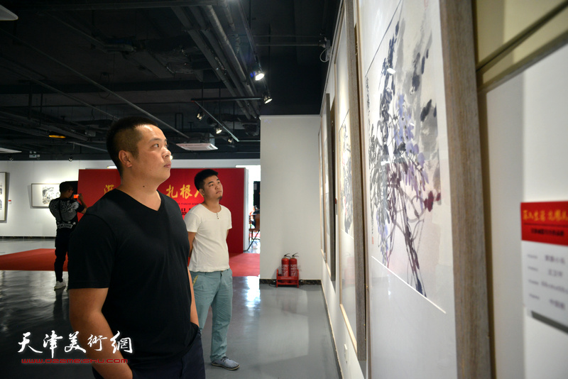 天津画院写生作品展5月17日在青年美术创作研究中心青创美术馆举行。