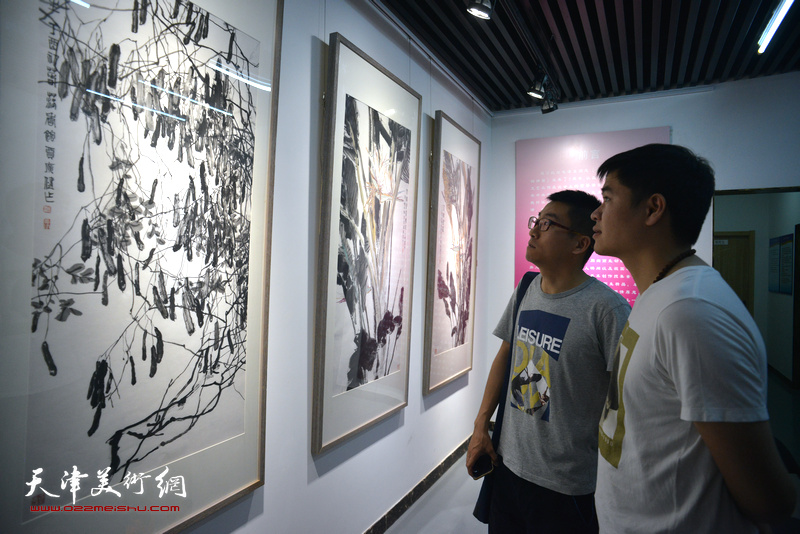 天津画院写生作品展5月17日在青年美术创作研究中心青创美术馆举行。