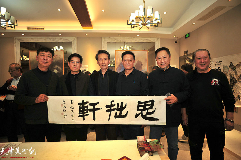 左起：张春来、王玉明、李文安、张玉明、张春林、温书强在书画雅集现场。