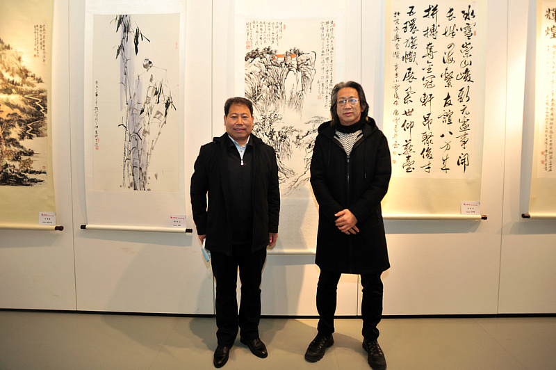 王会臣、李毅峰在展览现场。