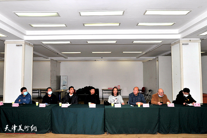 出席会议的代表在座谈会现场。