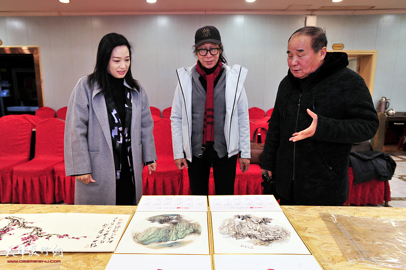 左起：马艳、张葆东、李建华在活动现场。