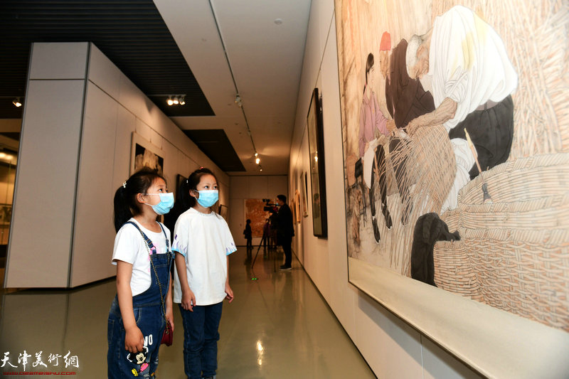 “向人民汇报—心象·墨韵·范扬中国画作品展”现场。