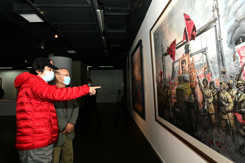 张京生、张耀来参观展览。