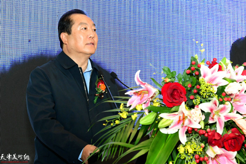 周利主任宣读浙商文化艺术研究院领导机构名单。